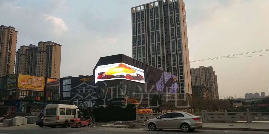 上海某地产室外P10全彩LED显示屏